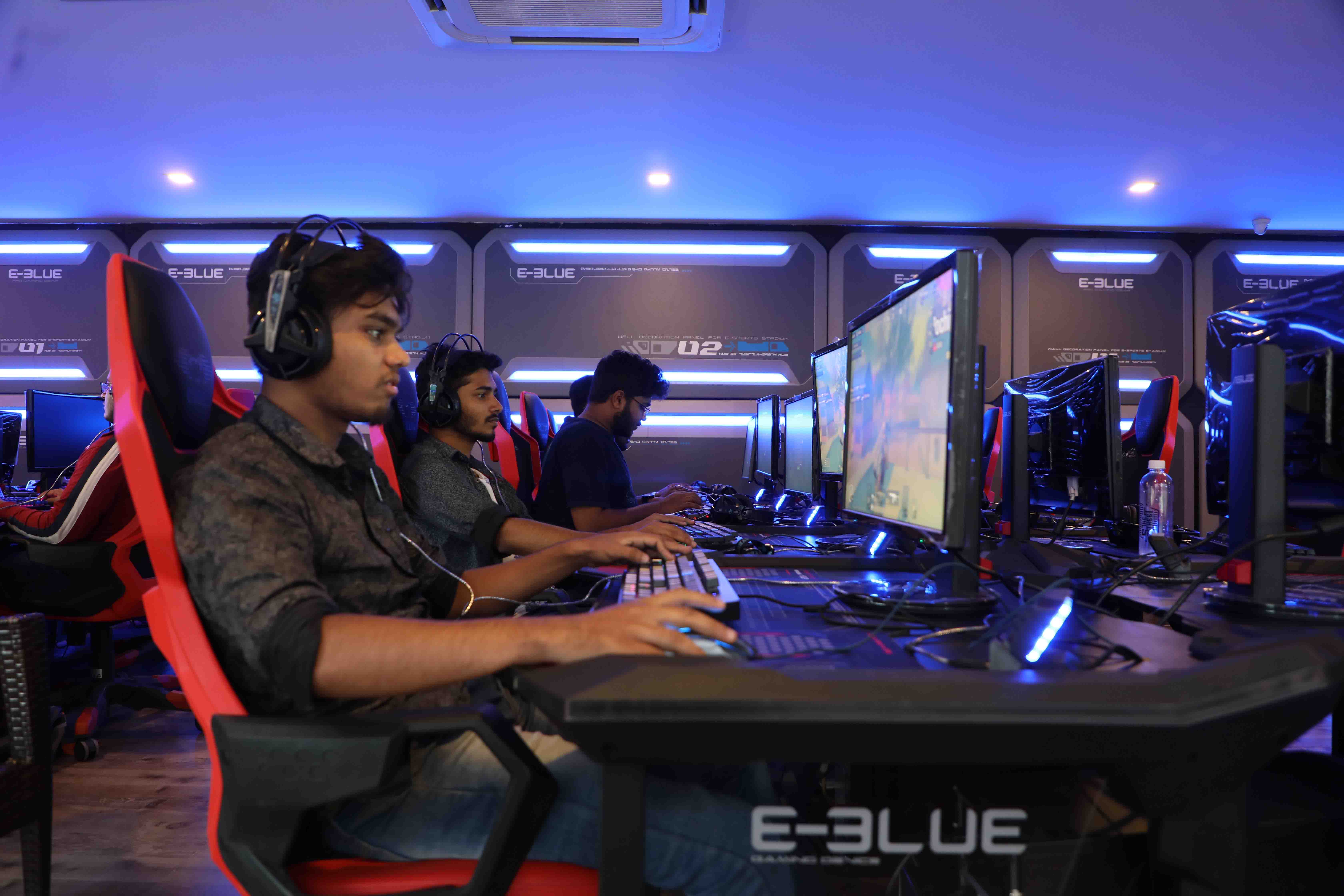 Players mid-match on the competitive floor